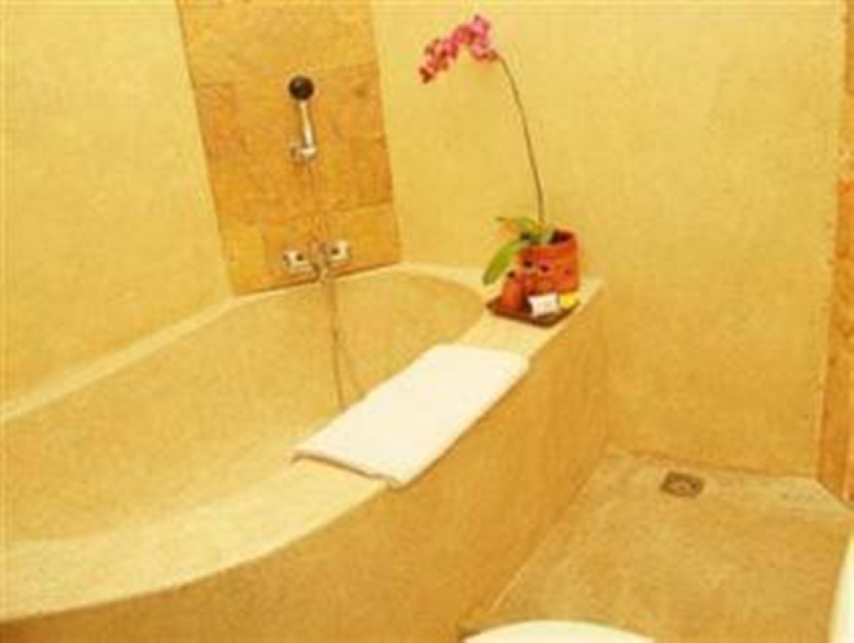 deluxe room | bathroom | free toiletries, hair dryer, towels
