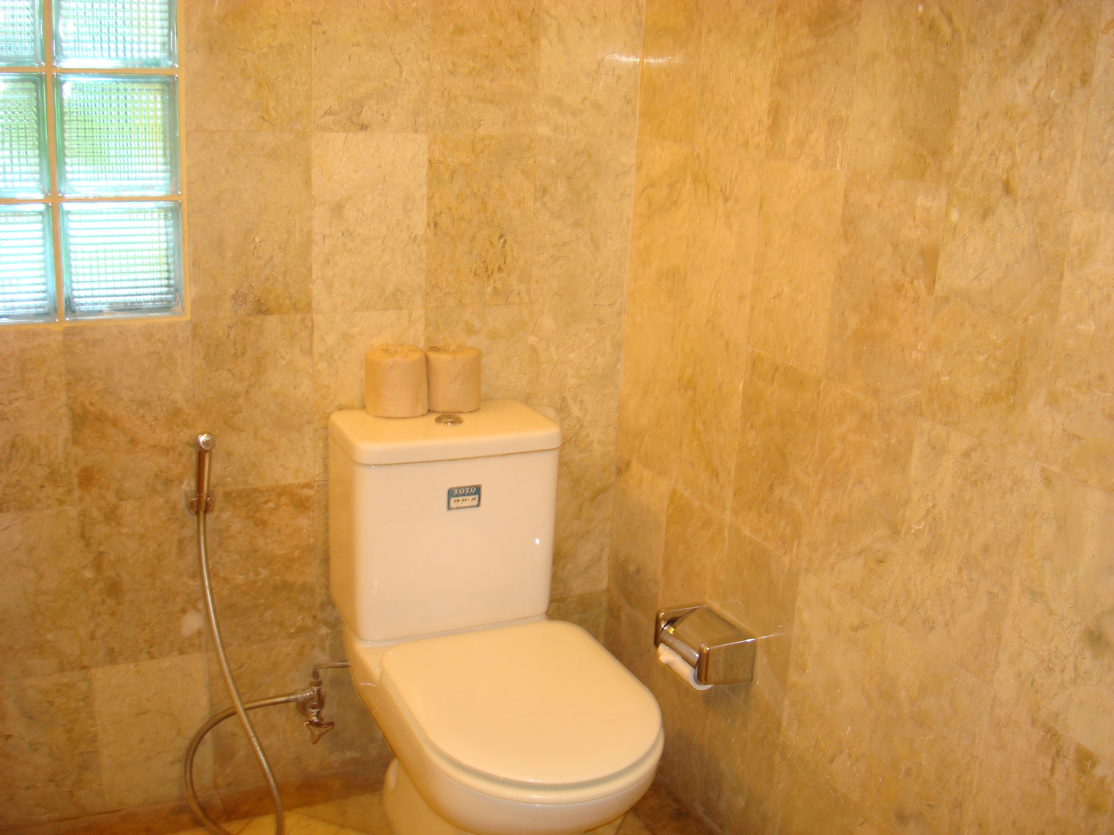 deluxe bungalow | bathroom | free toiletries, hair dryer, towels