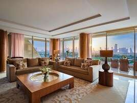 Premium bedding, minibar, in-room safe, desk