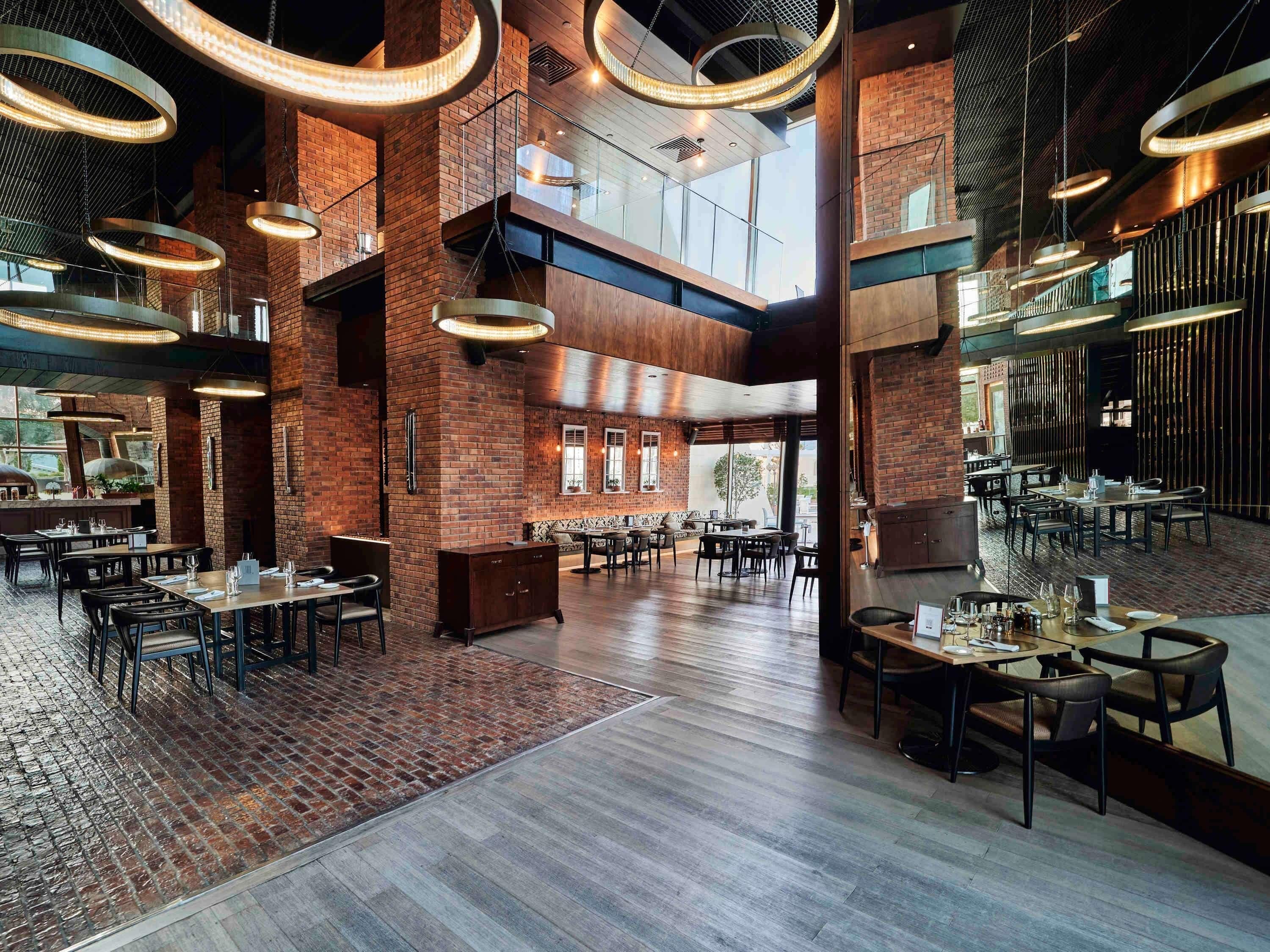 3 restaurantes; se sirven desayunos 