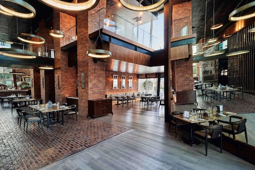 3 restaurants servant le petit déjeuner