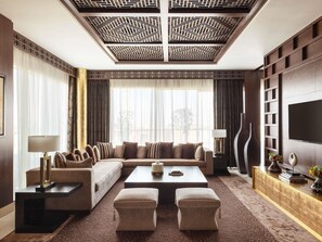 Suite Royale, 2 chambres | Literie de qualité supérieure, minibar, coffres-forts dans les chambres