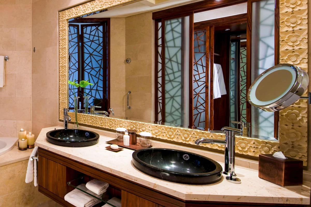 1 bedroom, premium bedding, minibar, in-room safe