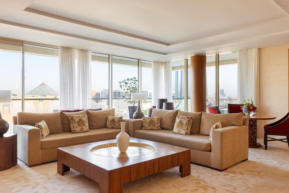 1 bedroom, premium bedding, minibar, in-room safe