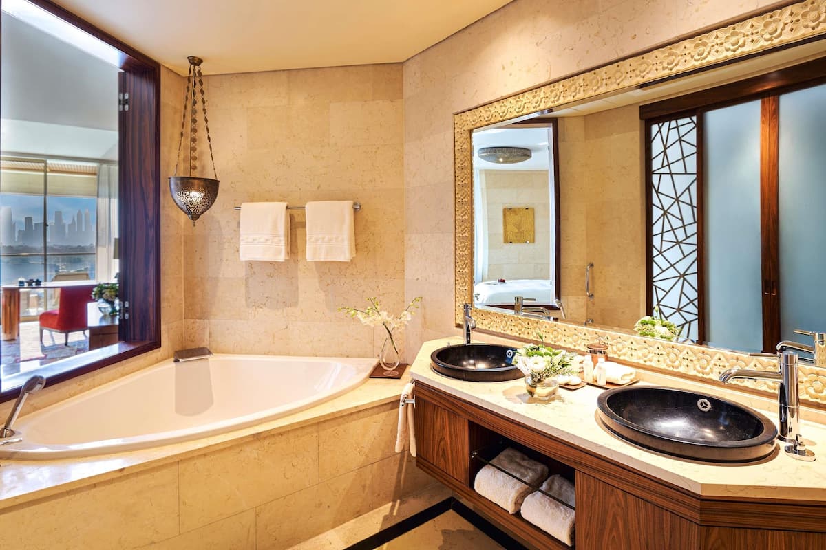 1 bedroom, premium bedding, minibar, in-room safe