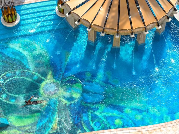 Outdoor pool, pool umbrellas, sun loungers