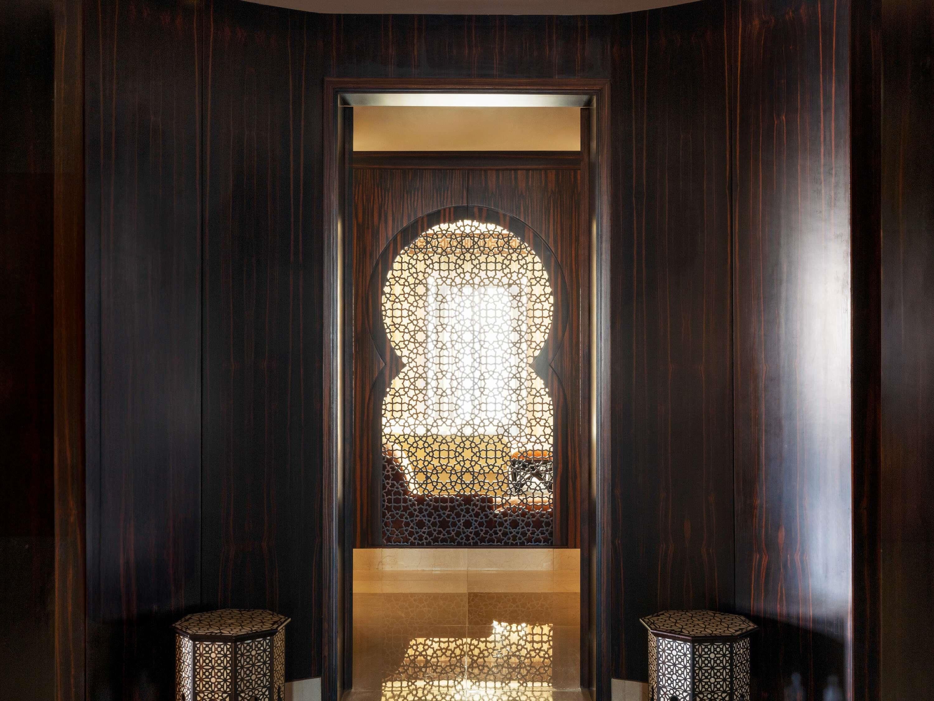 Royal-sviitti, 2 makuuhuonetta | Ylelliset vuodevaatteet, minibaari, tallelokero huoneessa, työpöytä