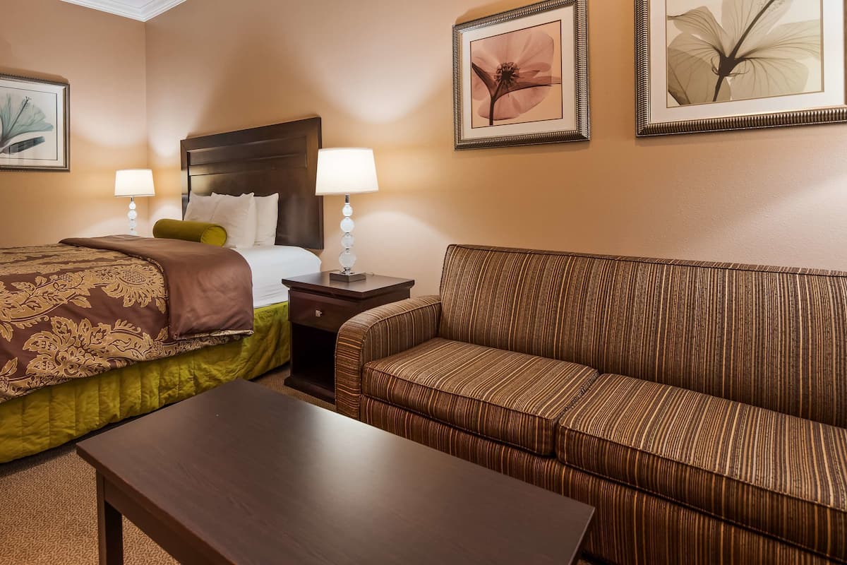 In-room safe, desk, iron/ironing board, free WiFi