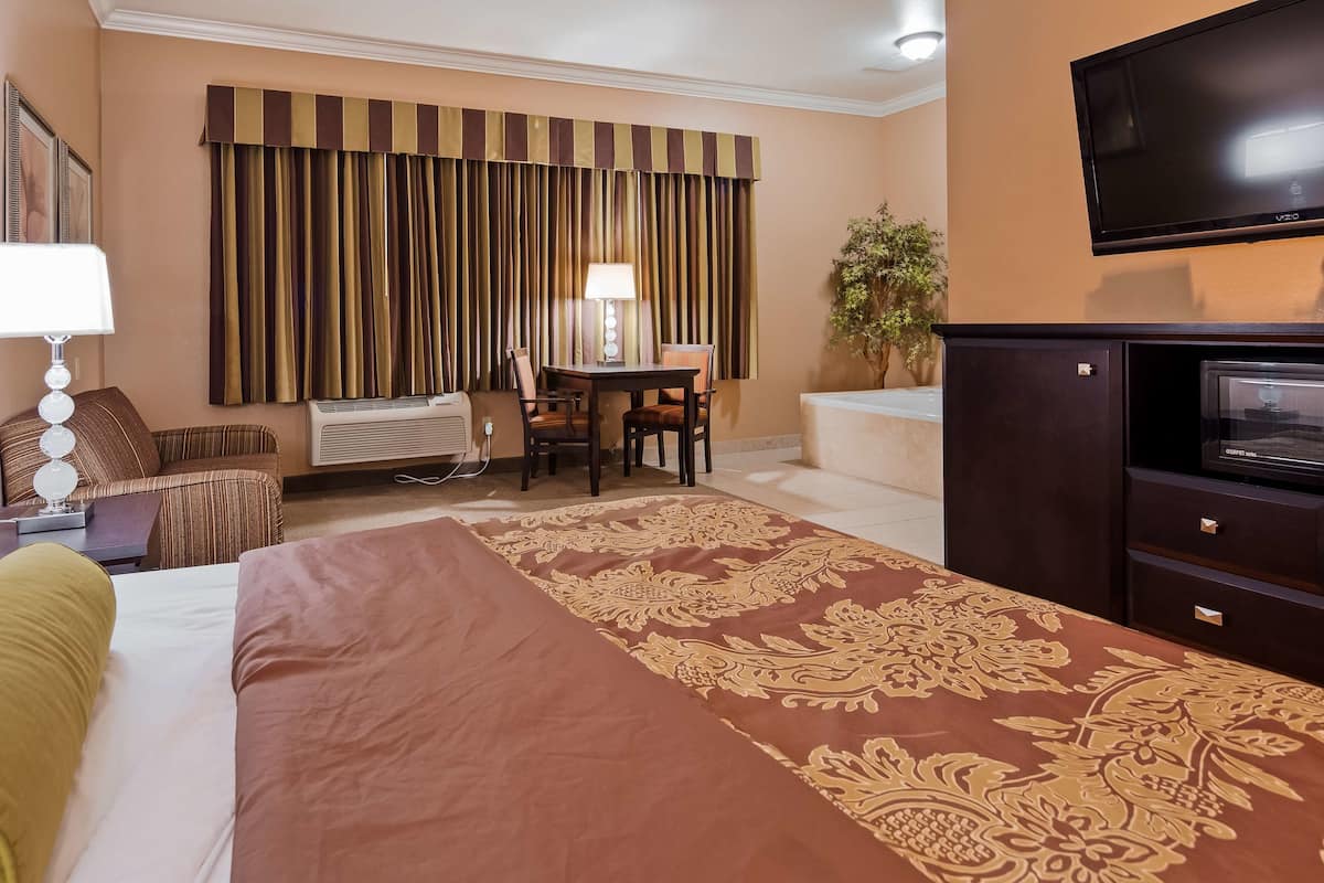 Suite, 1 King Bed, Accessible, Jetted Tub (Walk-in Shower) | In-room safe, desk, iron/ironing board, free WiFi