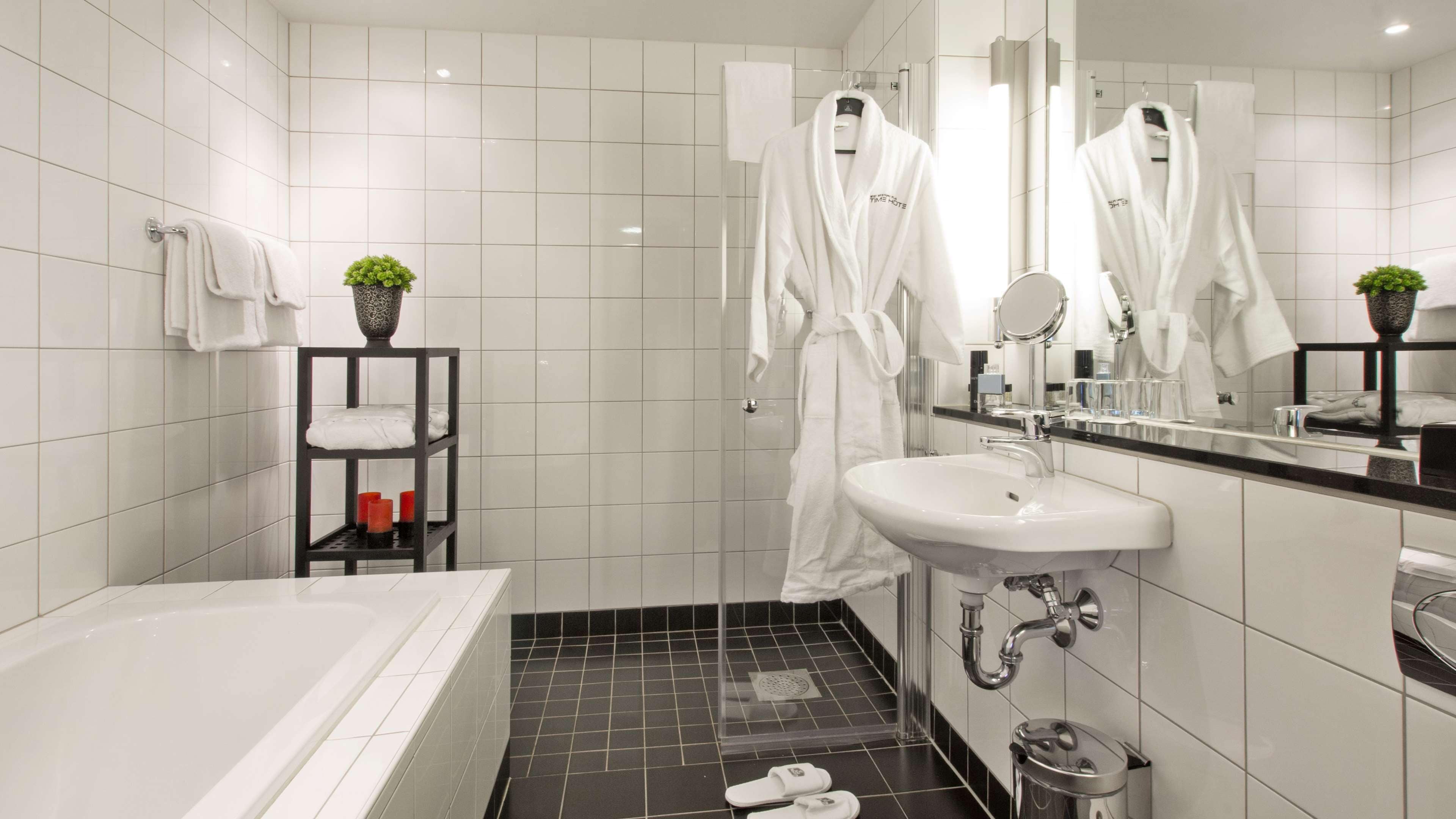 junior suite, 1 king bed, non smoking, terrace | bathroom | free toiletries, hair dryer, heated floors, towels