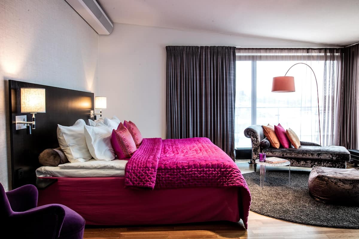Junior Suite, 1 King Bed, Non Smoking, Terrace | In-room safe, blackout drapes, iron/ironing board