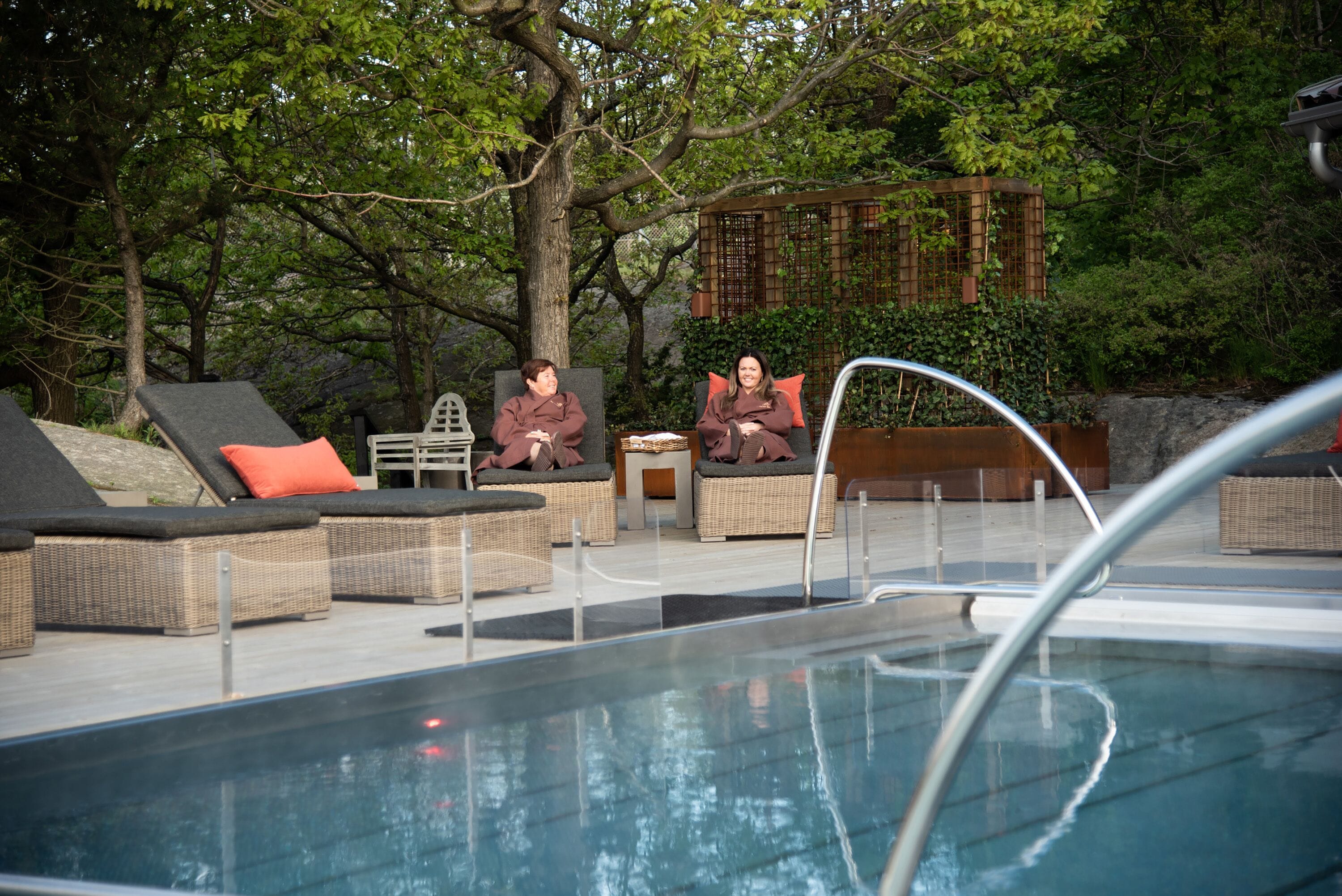 sauna, hot tub, steam room, massages