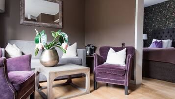 Premium Double Room, 1 Bedroom (Spa is not included) | Vardagsrum | LCD-tv