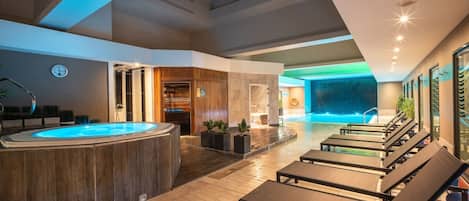 Spa, bain de vapeur, soins du corps, enveloppements, exfoliation