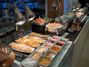Tägliches Frühstücksbuffet gegen Gebühr