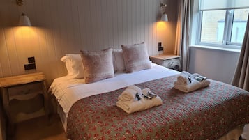 Standard Double Room, Ensuite | Iron/ironing board