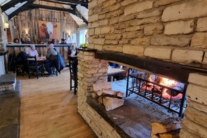 Restaurant - The Priory Inn (Tetbury)