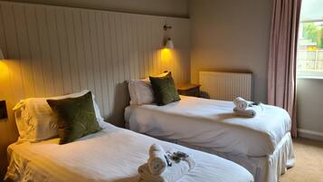 Standard Twin Room, Ensuite | Iron/ironing board