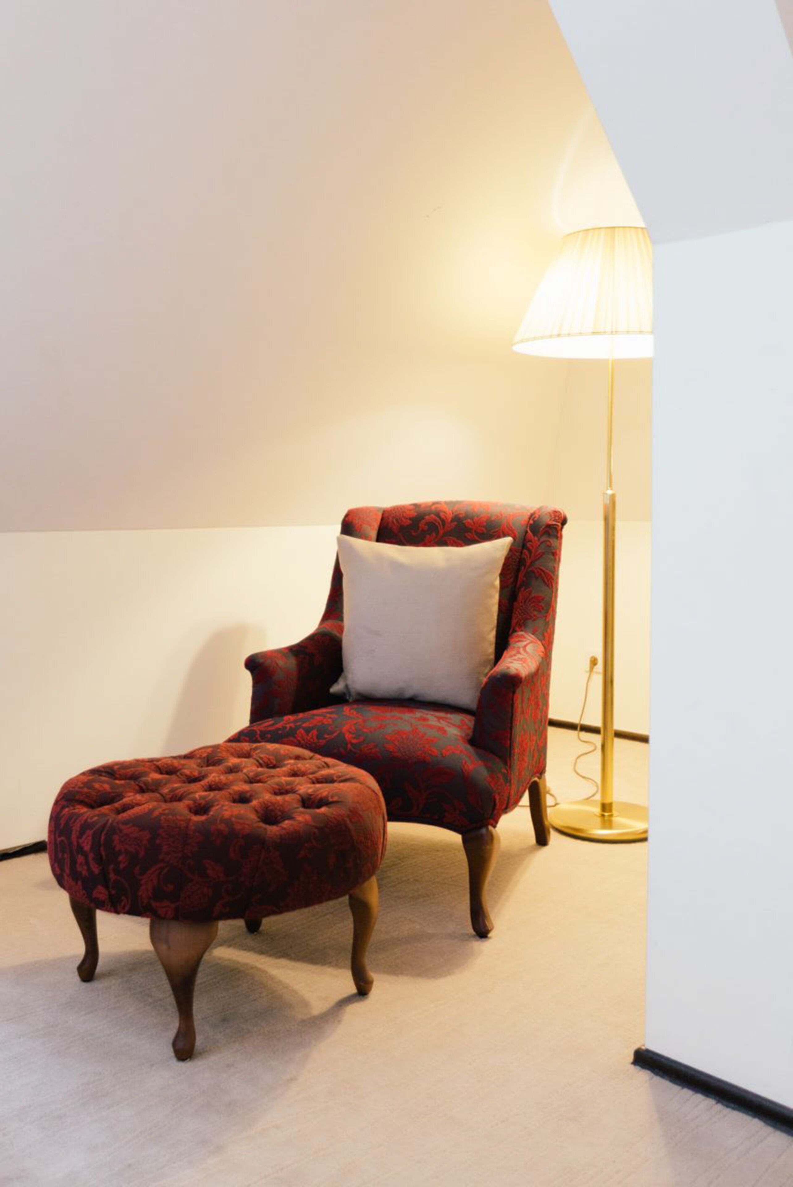 20-inch flat-screen tv with satellite channels, tv, tablet