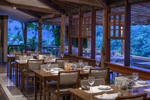 Breakfast, lunch and dinner served  - Hotel Canto das Águas (Lençóis)