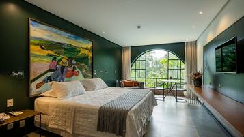 Habitación Premium, hidromasaje, vista al jardín | 1 habitación, ropa de cama de alta calidad y minibar