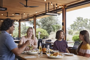 Family dining - RACV Goldfields Resort (Creswick)