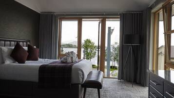 Familie suite | Hypoallergeen beddengoed, een minibar, een kluis op de kamer, een bureau