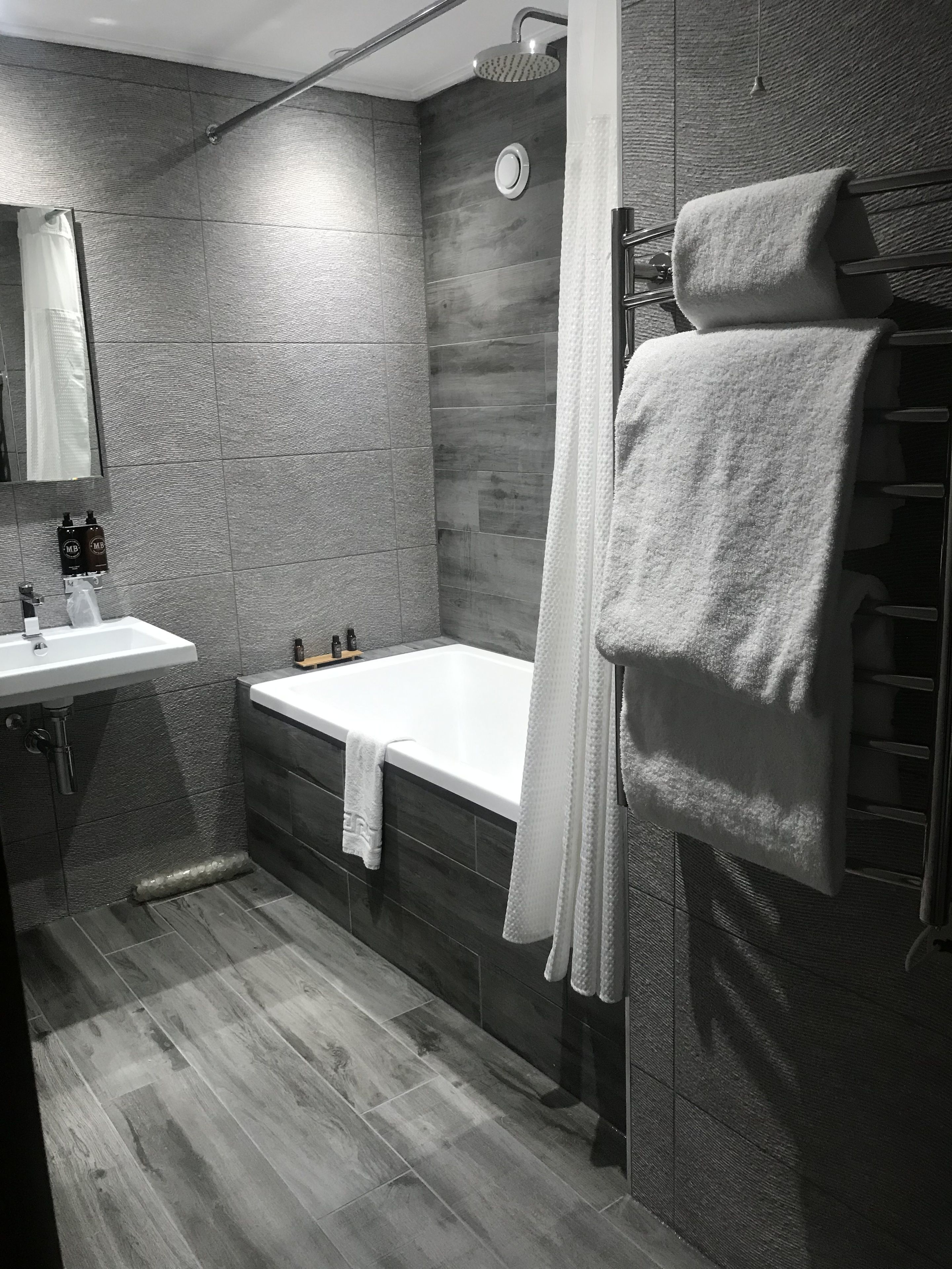 1 bedroom, hypo-allergenic bedding, minibar, in-room safe