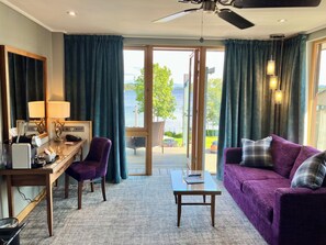 Executive Double Room | Hypo-allergenic bedding, minibar, in-room safe, desk