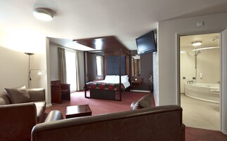 Executive Suite | Living area | 26-inch TV with digital channels