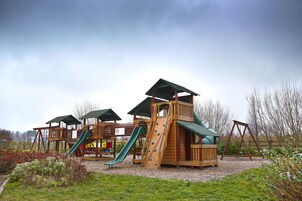 Children’s play area – outdoor