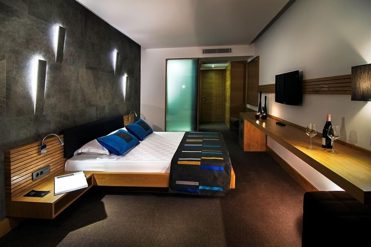 Minibar, in-room safe, desk, blackout drapes