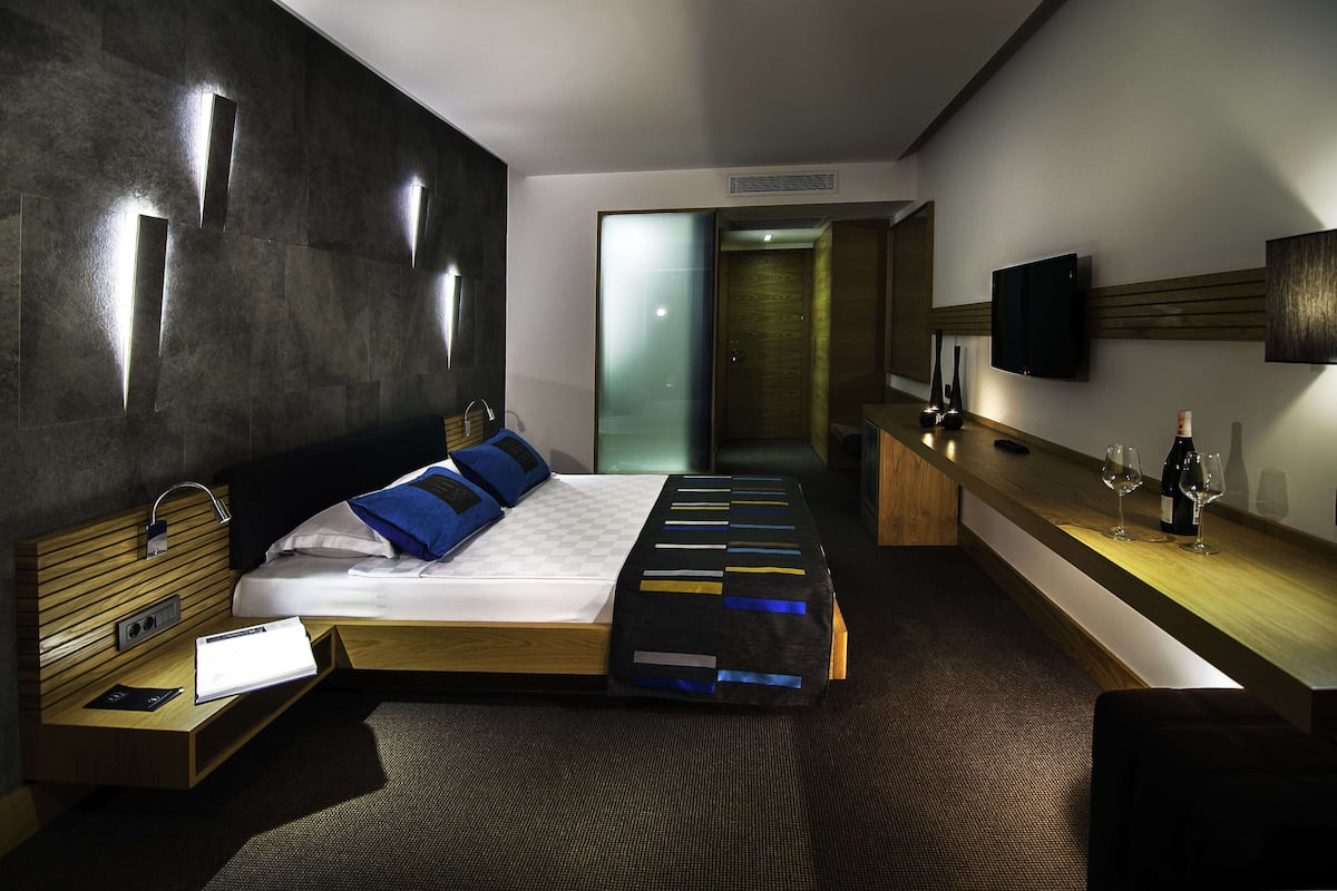 Minibar, in-room safe, desk, blackout drapes