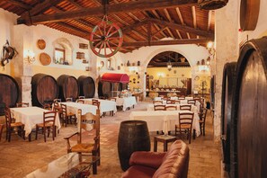 Breakfast, lunch, dinner served; local cuisine, al fresco dining