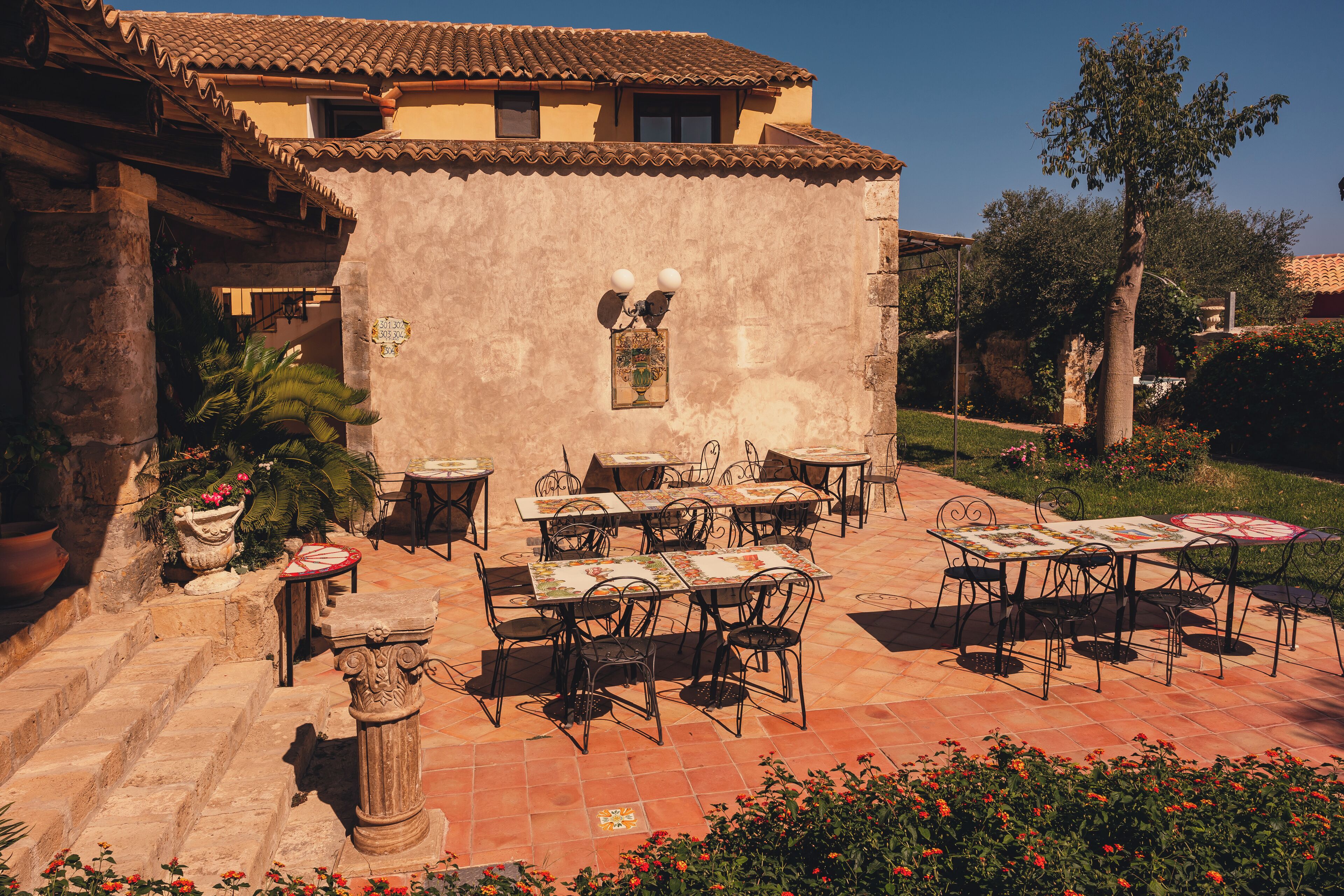 breakfast, lunch, dinner served; local cuisine, al fresco dining