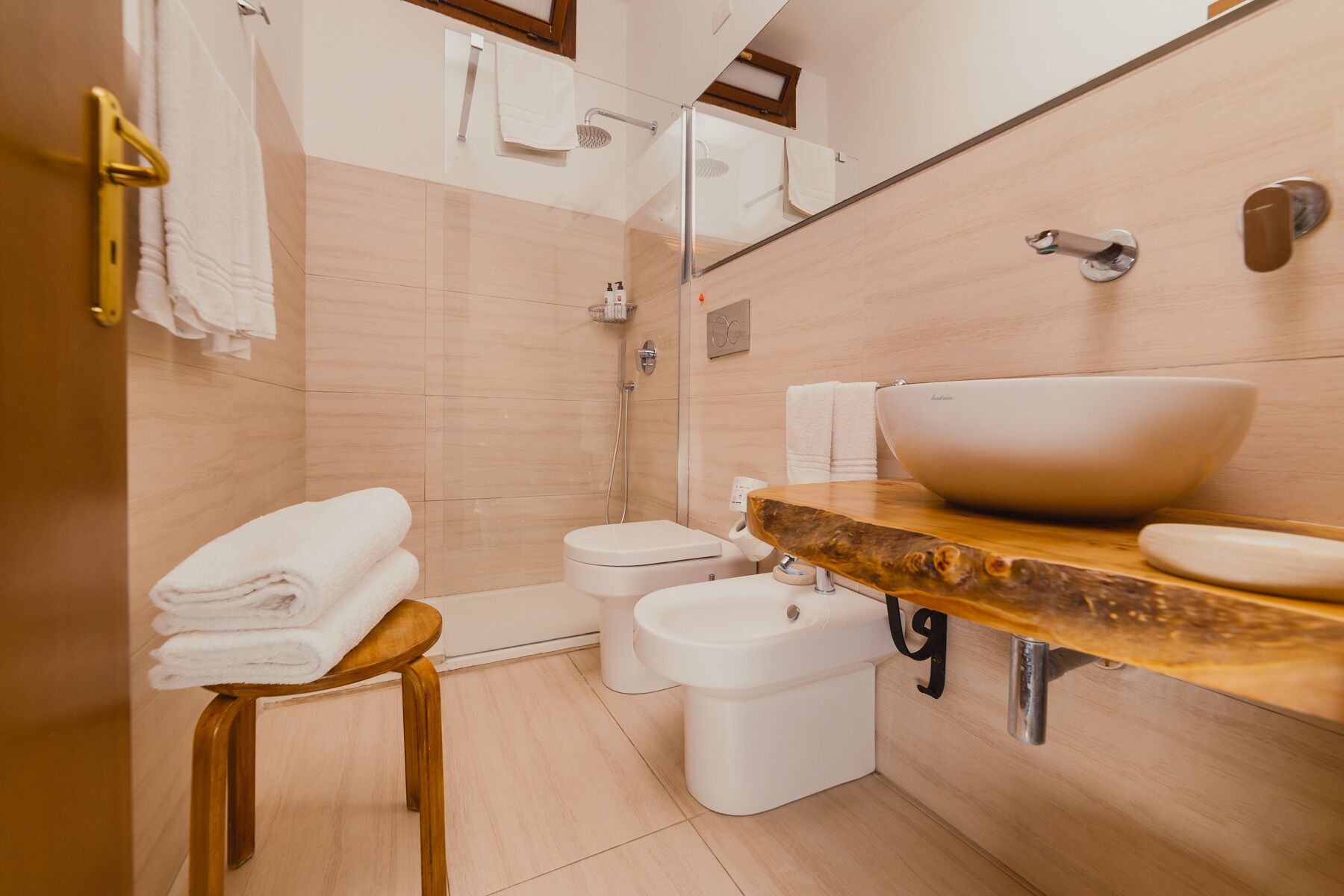 basic double or twin room | bathroom | free toiletries, hair dryer, bidet, towels
