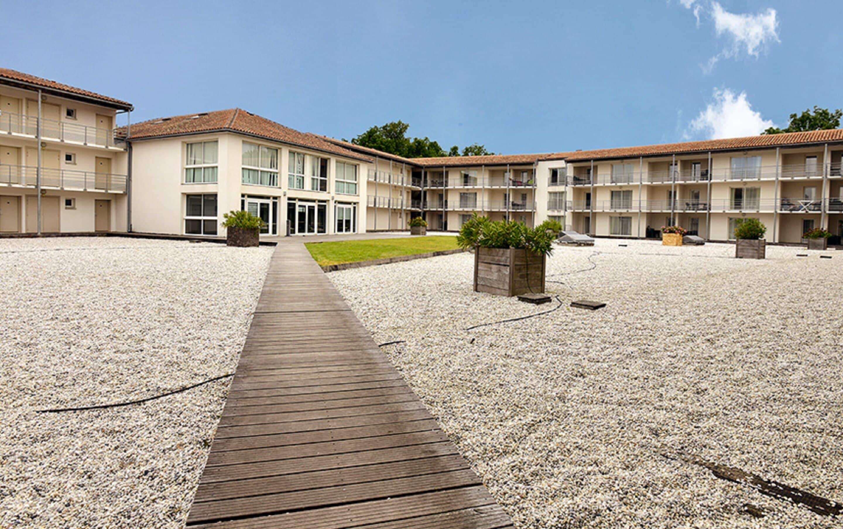 Lydisolert, barnesenger (inkludert) og wi-fi (inkludert)