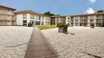 Insonorización, cunas gratuitas y wifi gratis