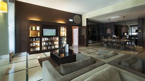 Coin salon dans le hall