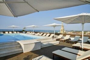 Outdoor pool, pool loungers