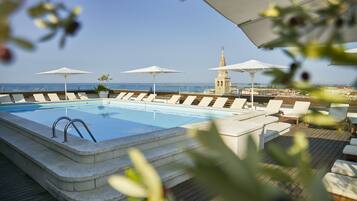 Außenpool, Liegestühle