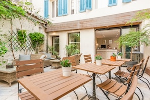 Premium-Zimmer (with lift) | Terrasse/Patio