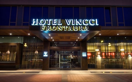 Front of property. Hotel Vincci Frontaura