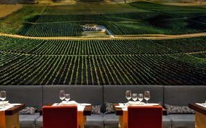 Breakfast, lunch, dinner served; Mediterranean cuisine - Hotel Vincci Frontaura (Valladolid)