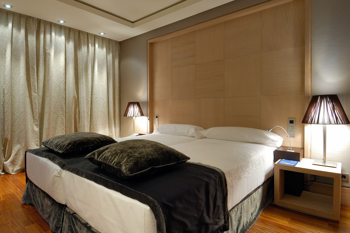 1 bedroom, premium bedding, down comforters, minibar