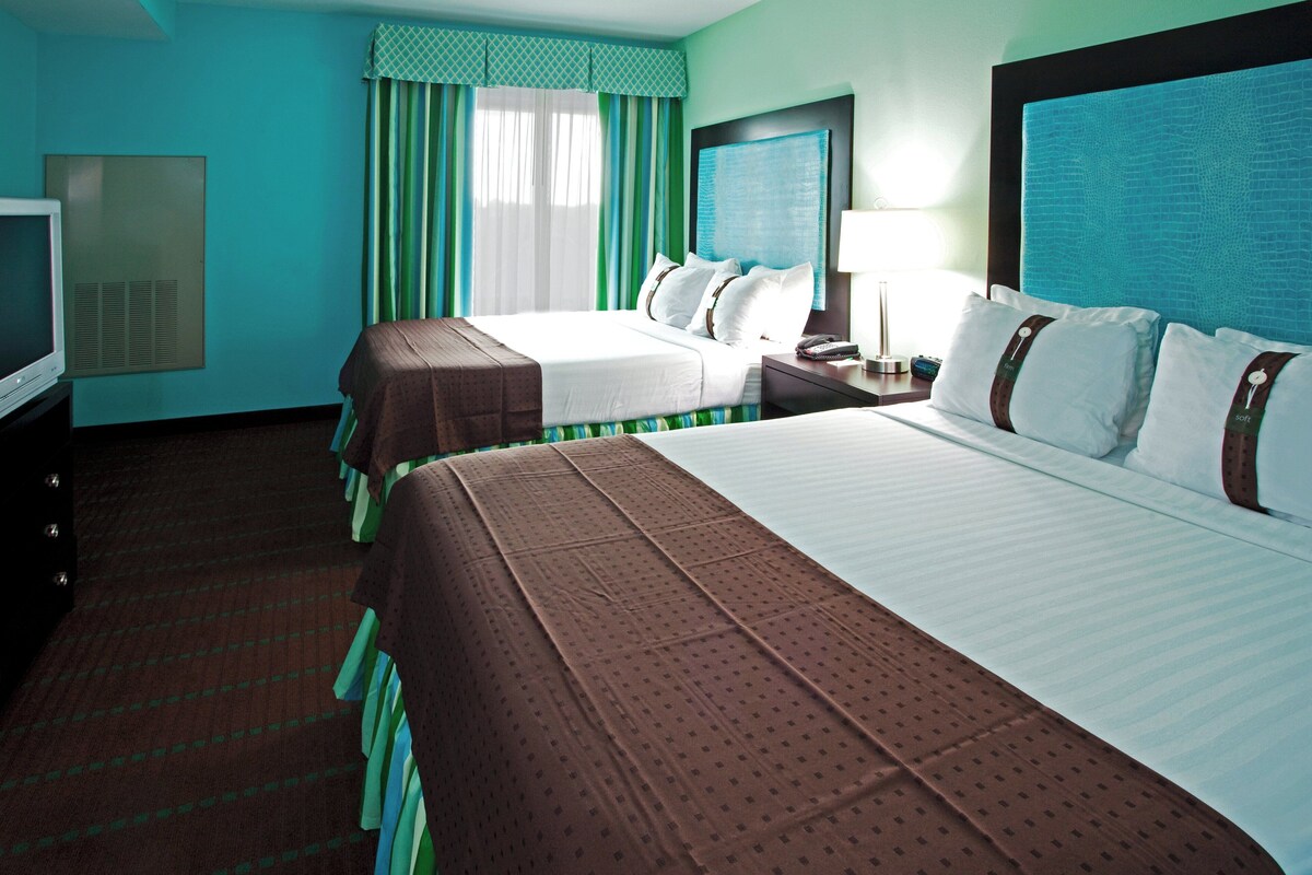 Suite, 1 Bedroom, Accessible Bathtub | Tempur-Pedic beds, desk, blackout curtains, iron/ironing board
