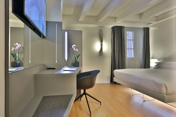 Chambre Double Standard | Literie de qualité supérieure, couette en duvet d'oie
