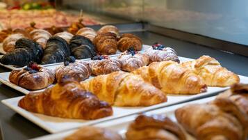 Buffet breakfast on weekdays (EUR 16 per person)