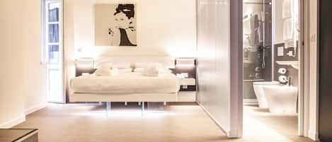 Suite, gedung tambahan | Seprai premium, selimut bulu angsa, dan tempat tidur Select Comfort