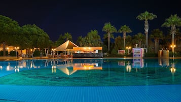 Indoor pool, outdoor pool, free cabanas, sun loungers